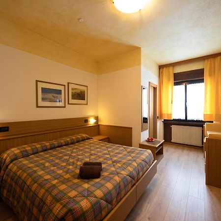 Albergo Venezia Пасо Роле Екстериор снимка