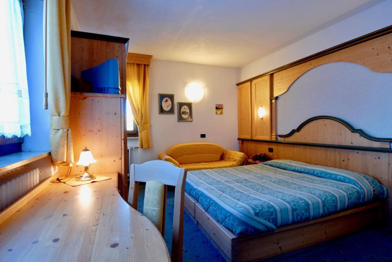 Albergo Venezia Пасо Роле Екстериор снимка