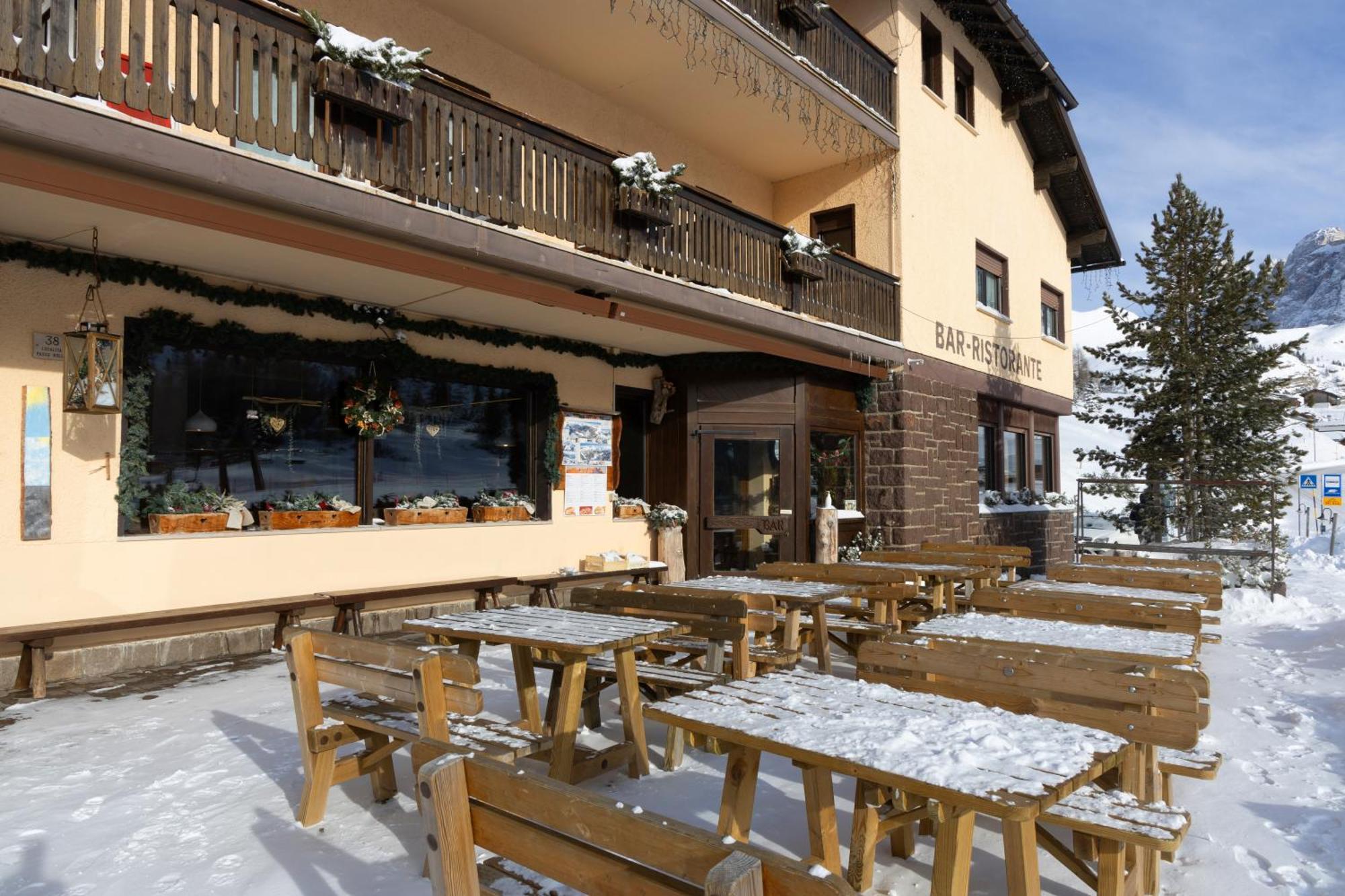 Albergo Venezia Пасо Роле Екстериор снимка