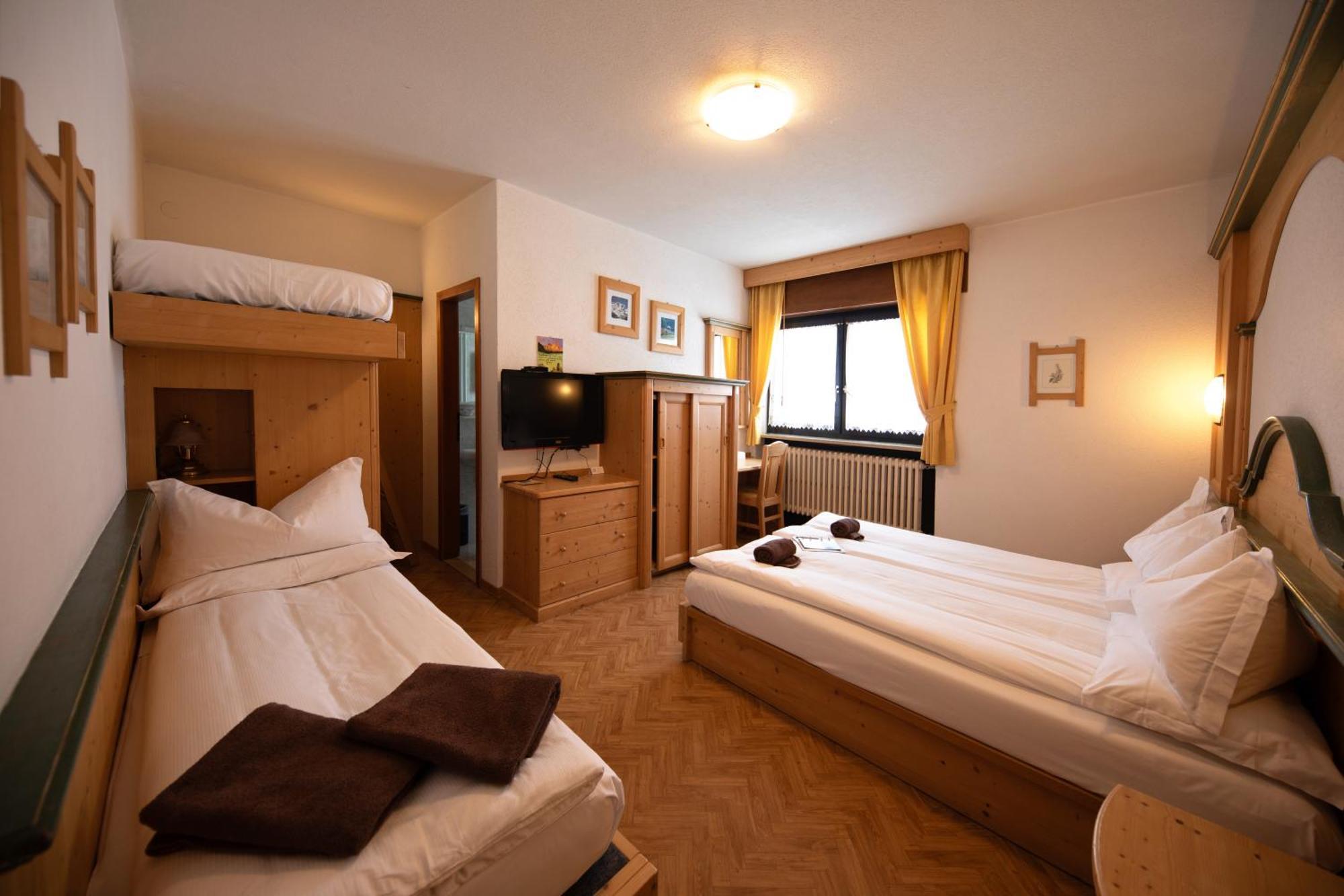Albergo Venezia Пасо Роле Екстериор снимка