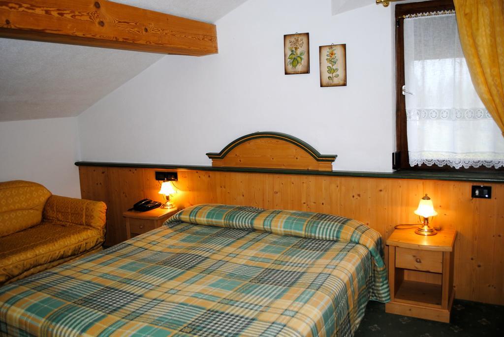 Albergo Venezia Пасо Роле Екстериор снимка