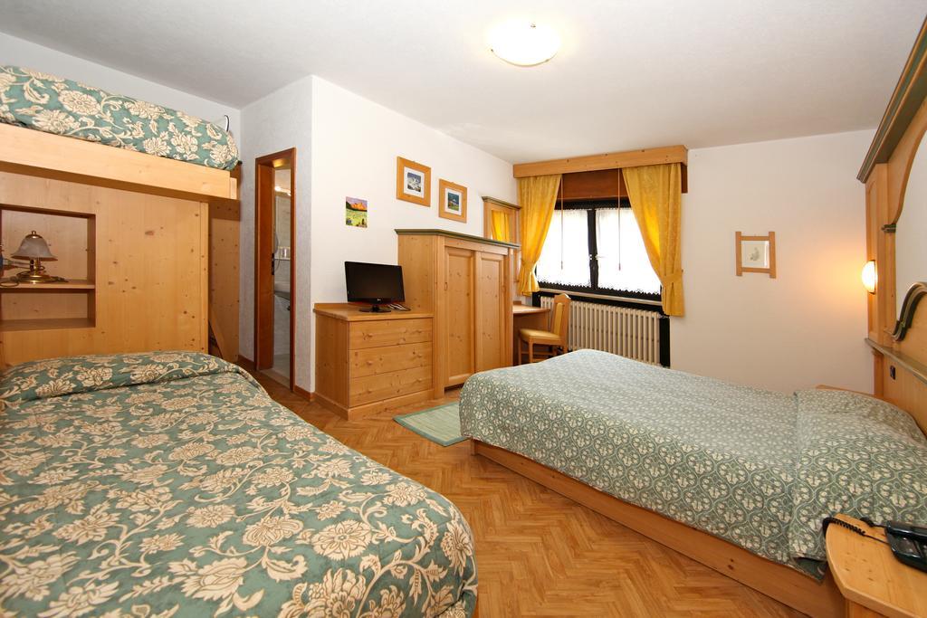 Albergo Venezia Пасо Роле Екстериор снимка