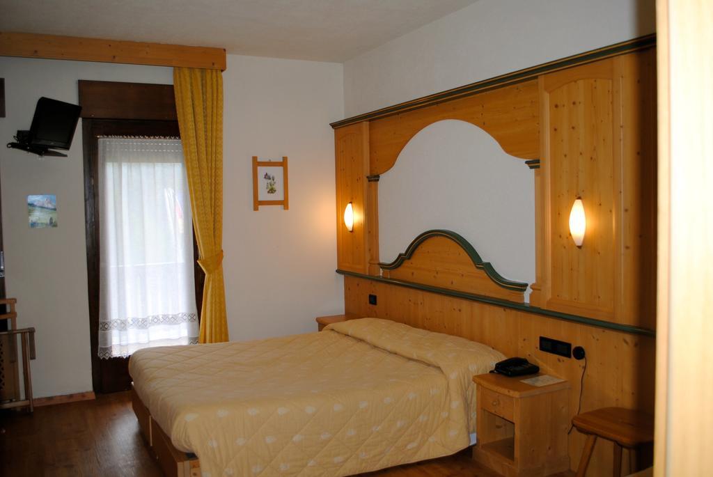 Albergo Venezia Пасо Роле Екстериор снимка