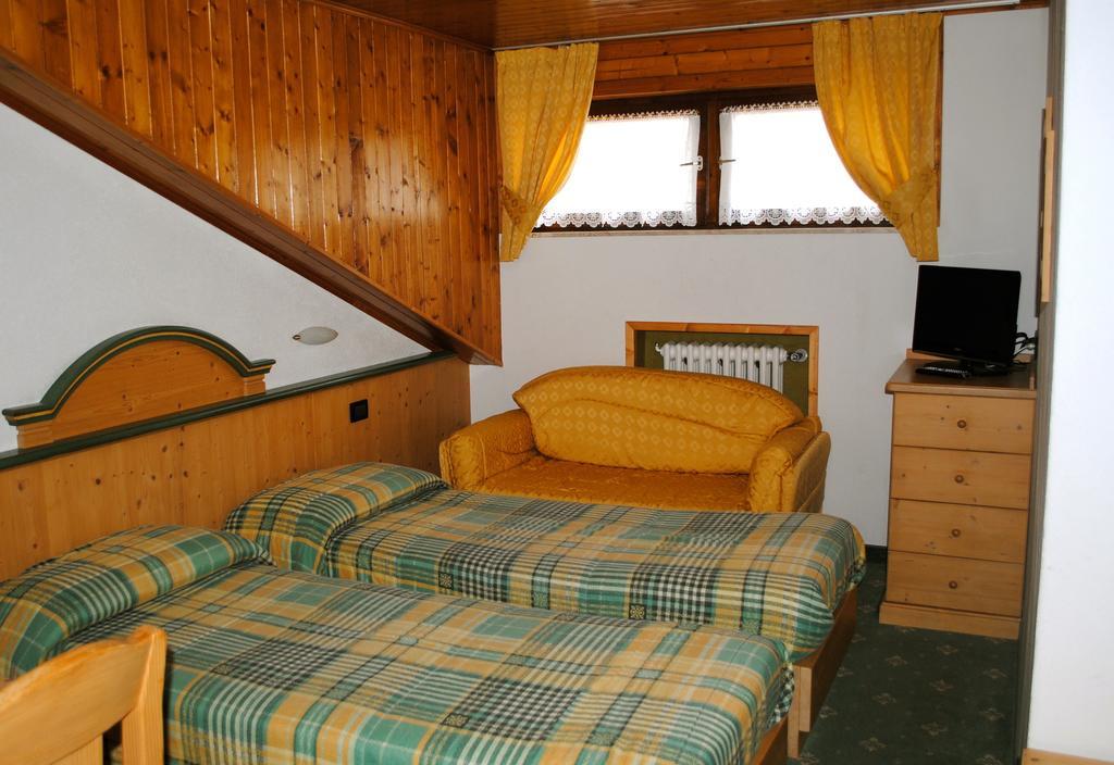 Albergo Venezia Пасо Роле Екстериор снимка