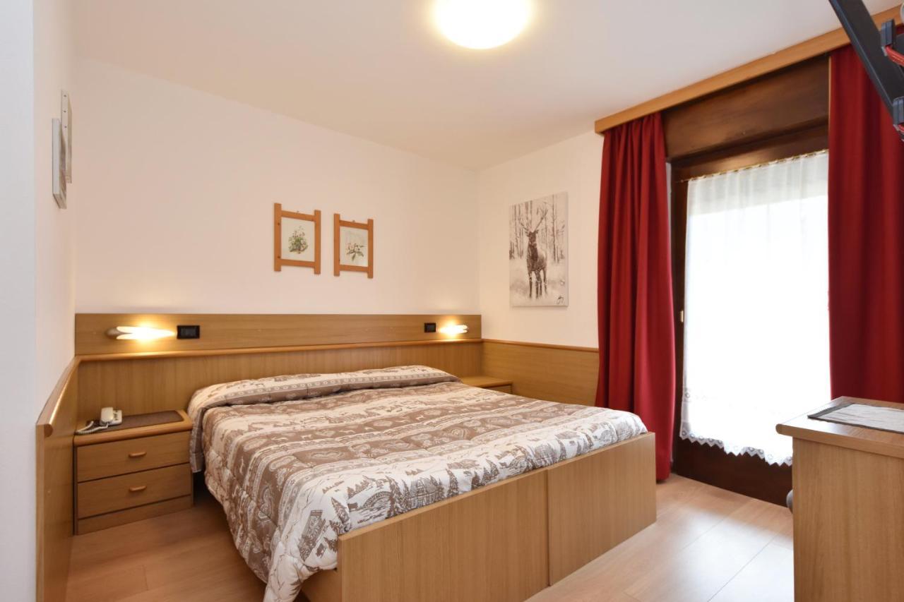 Albergo Venezia Пасо Роле Екстериор снимка