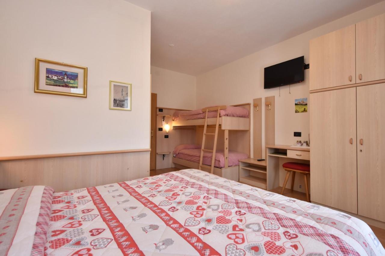 Albergo Venezia Пасо Роле Екстериор снимка